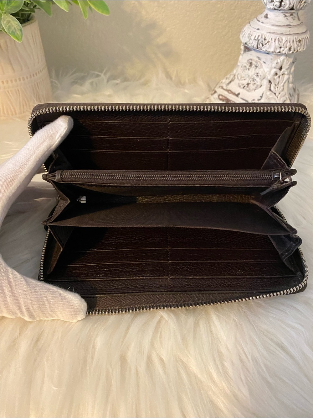 Gucci Black Zip-Around Leather Wallet EUC. - Picture 8 of 11